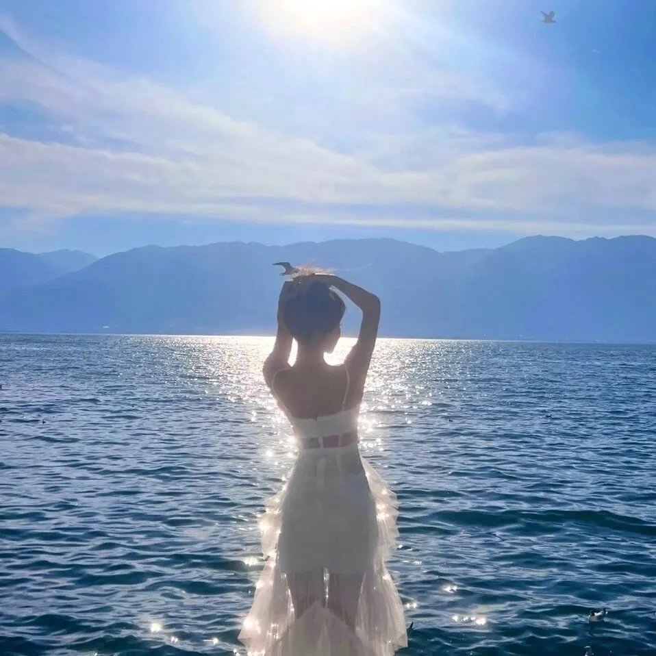 香骨未应春雪妒